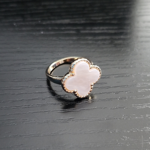 Luxury Inspired Beige Cream and Goldtone Clover Ring - Picture 1 of 4